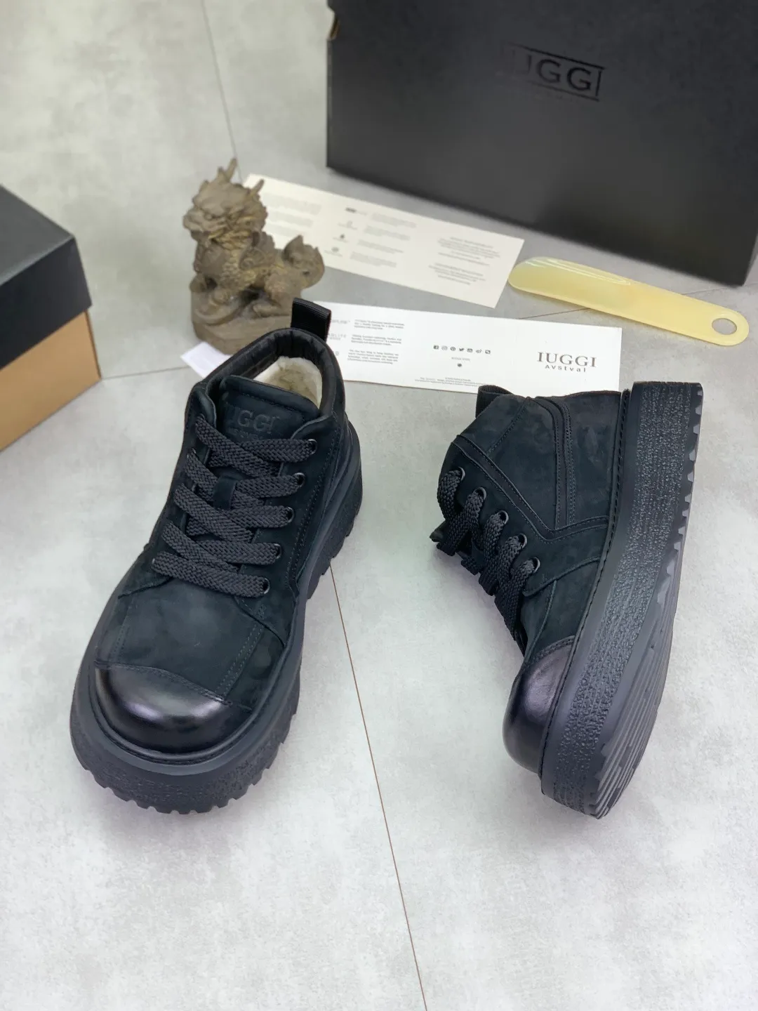 Men's men's shoes 💰P660 New arrival 🆕🆕🆕 IUGGI men's British style high-top large-toe work shoes new American retro genuine leather thick-soled board shoes lace-up mid-top short boots full genuine wool wear-resistant non-slip outsole fashion trend Size: 39-44 two colors